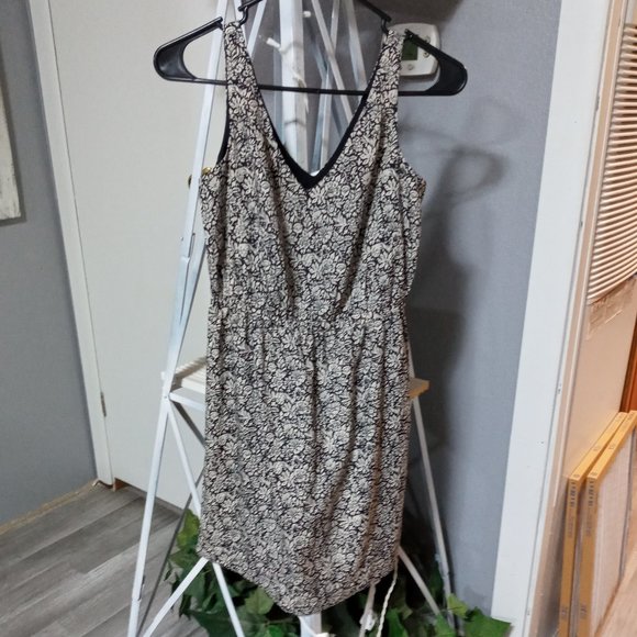 2 for $5-Size 2 Petite Black with White Flowers Dress - Picture 1 of 1
